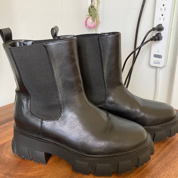 Chunky Lug Boots - Picture 1 of 6